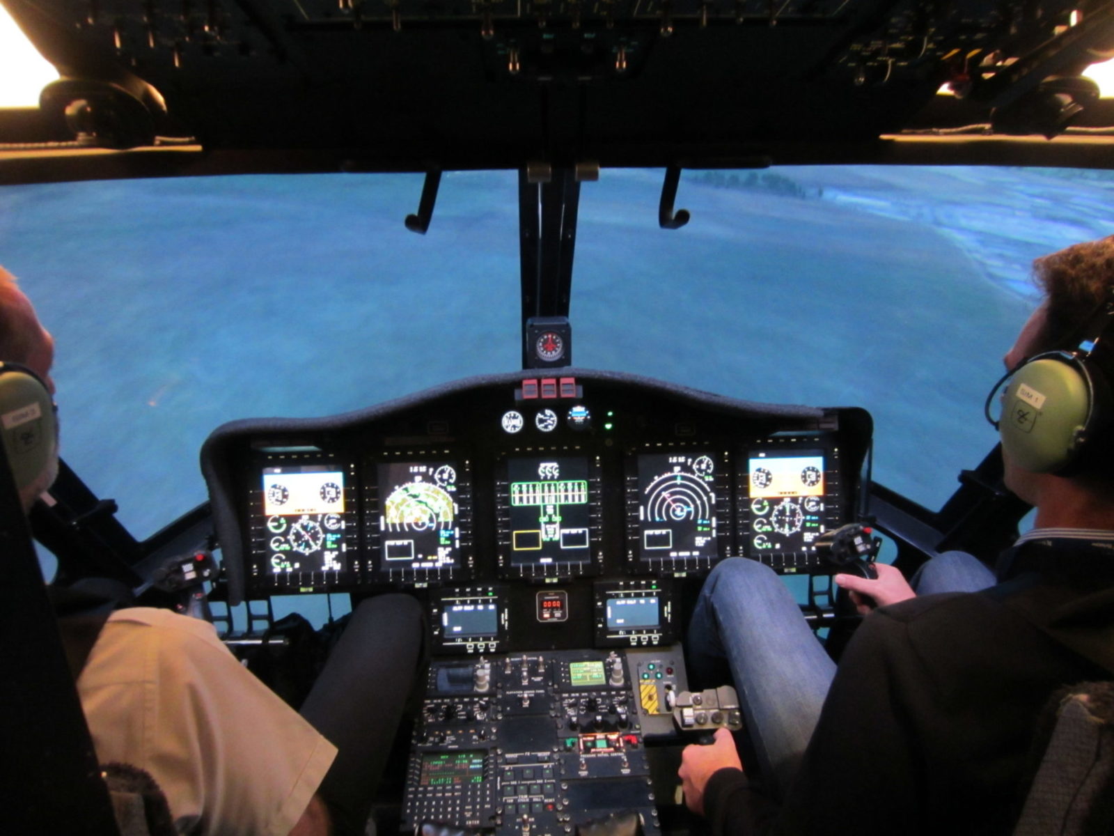 B787 Simulator at International Tactical Training Centre cockpit with 2 pilots