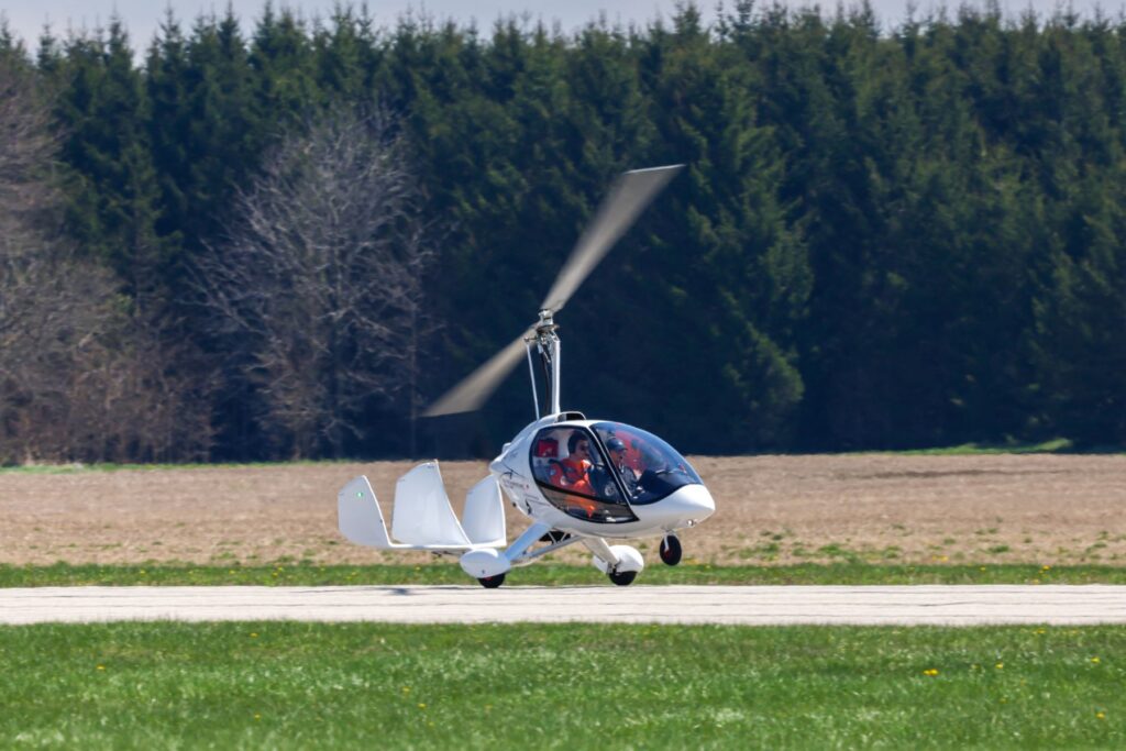 yes (7) white gyrocopter