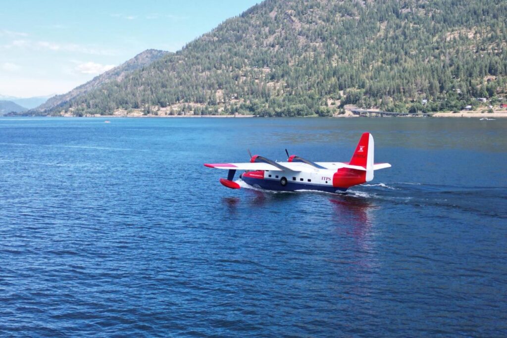 16 HU-16 landing on water