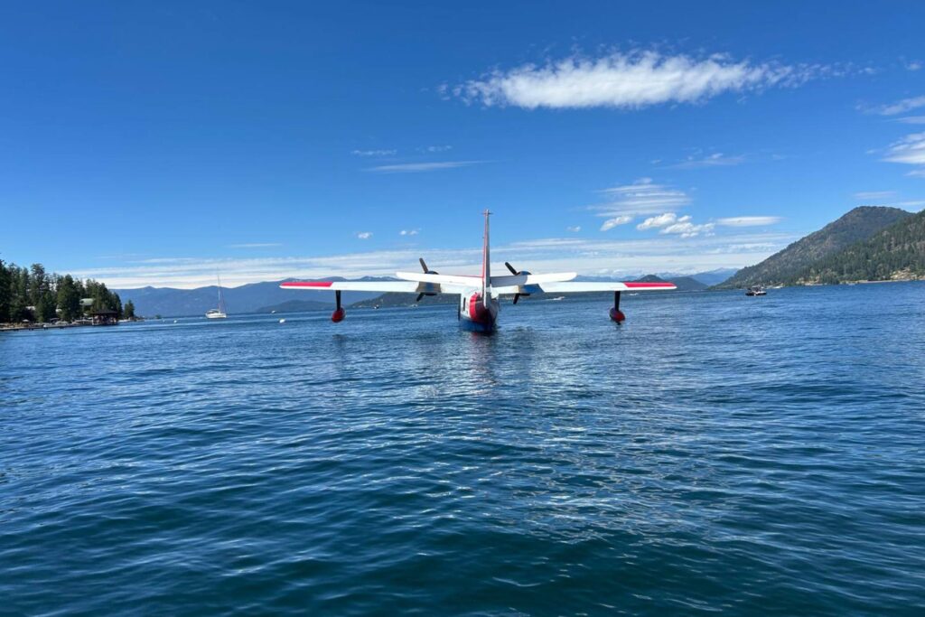 17 HU-16 departing from water