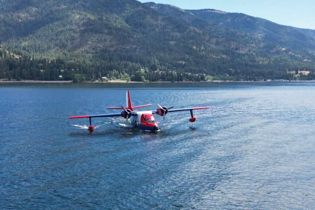 18 HU16 seaplane on water