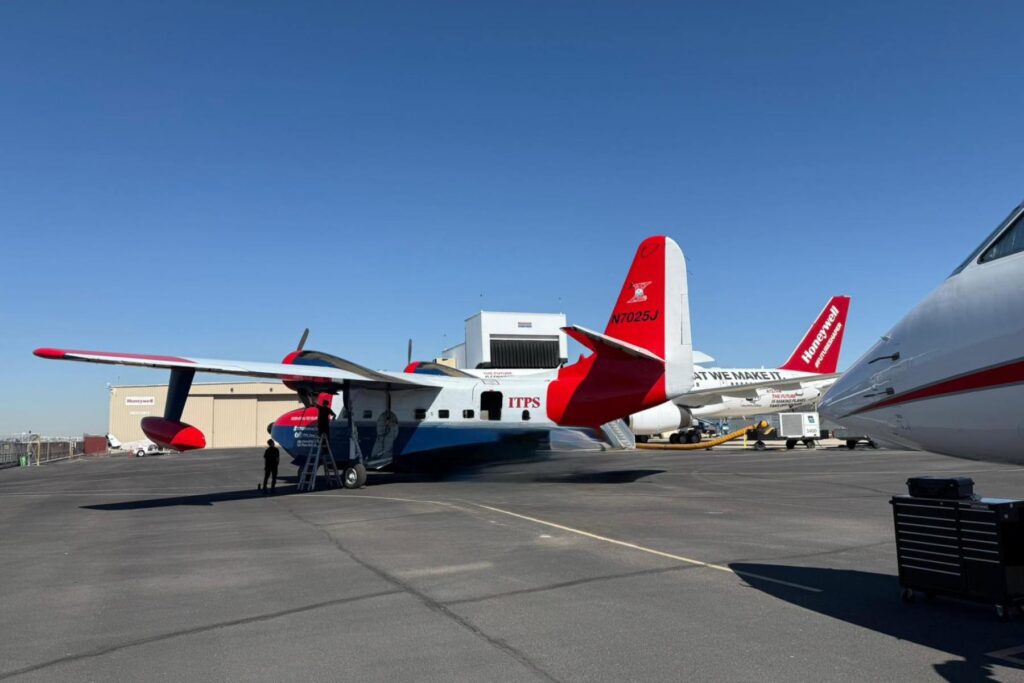 3 HU-16 on ramp in Phoenix