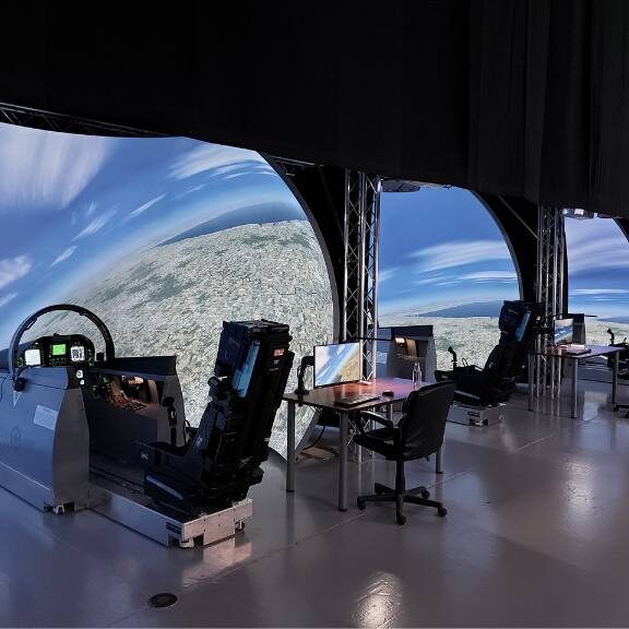 3 dome aircraft simulators