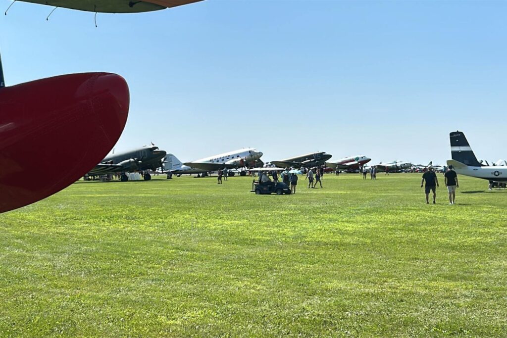 4 planes lined up for display