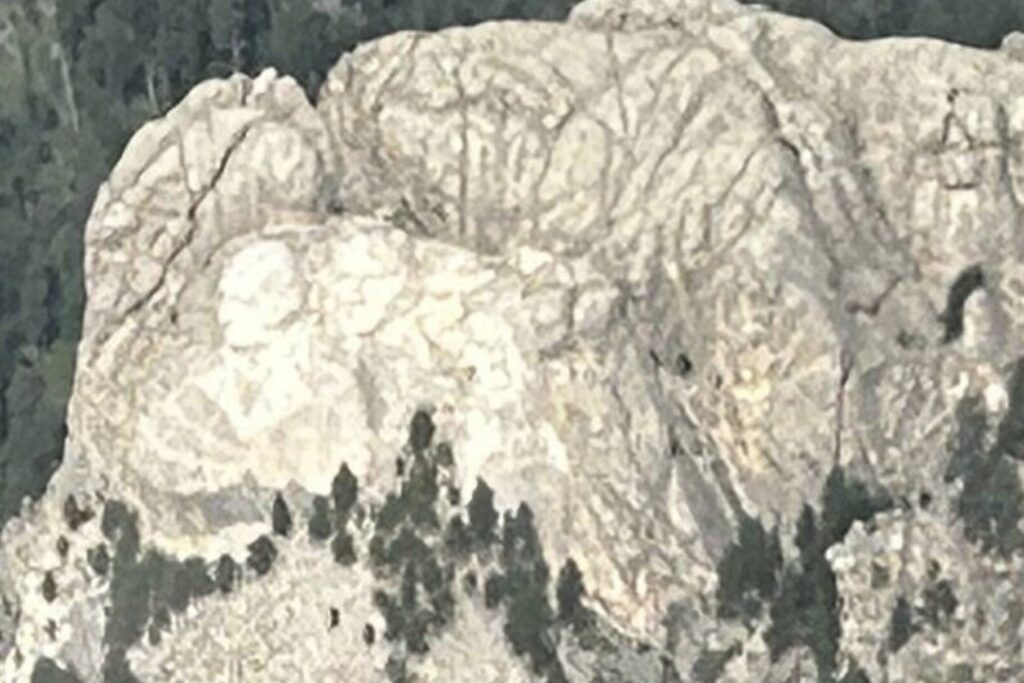 4 Mount Rushmore from above