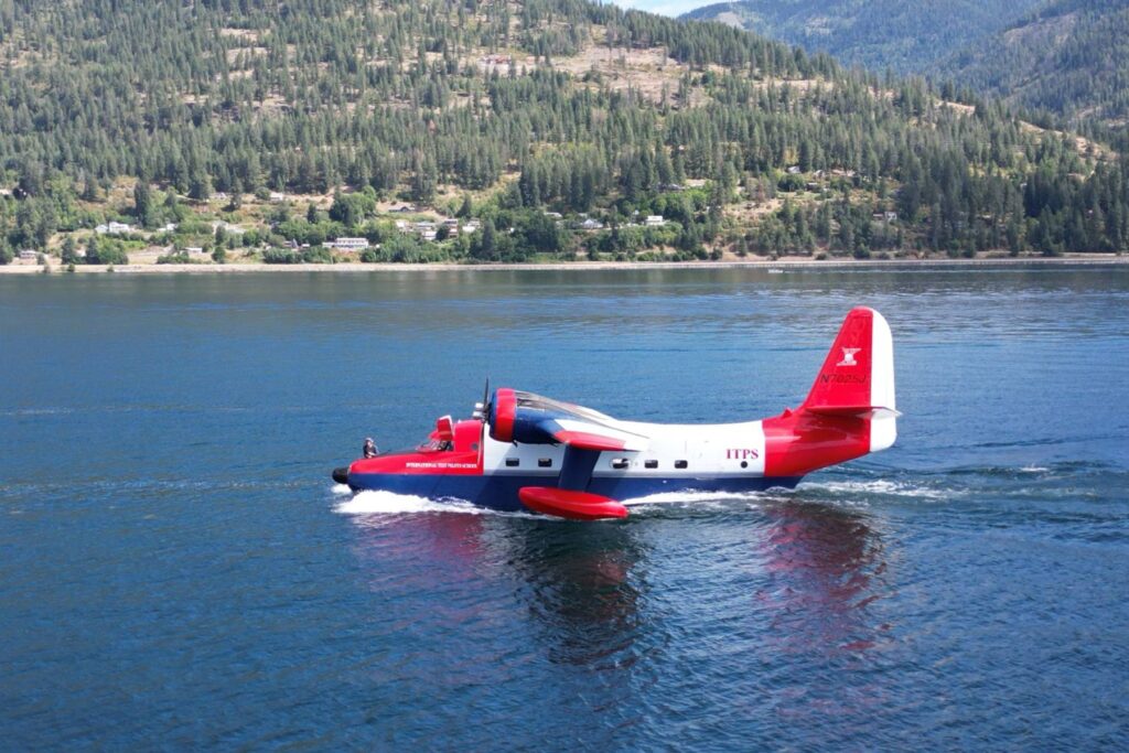 5 HU-16 on water