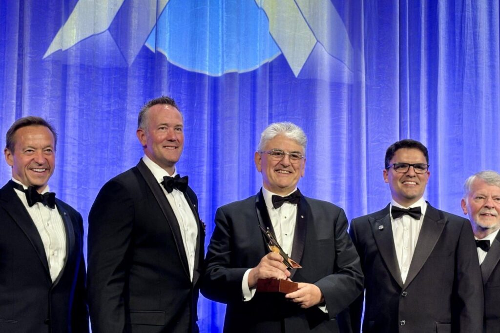 2 Billie Flynn, Dave Lohse, Giorgio Clementi and Thiago Macedo with J.H. Doolittle Award