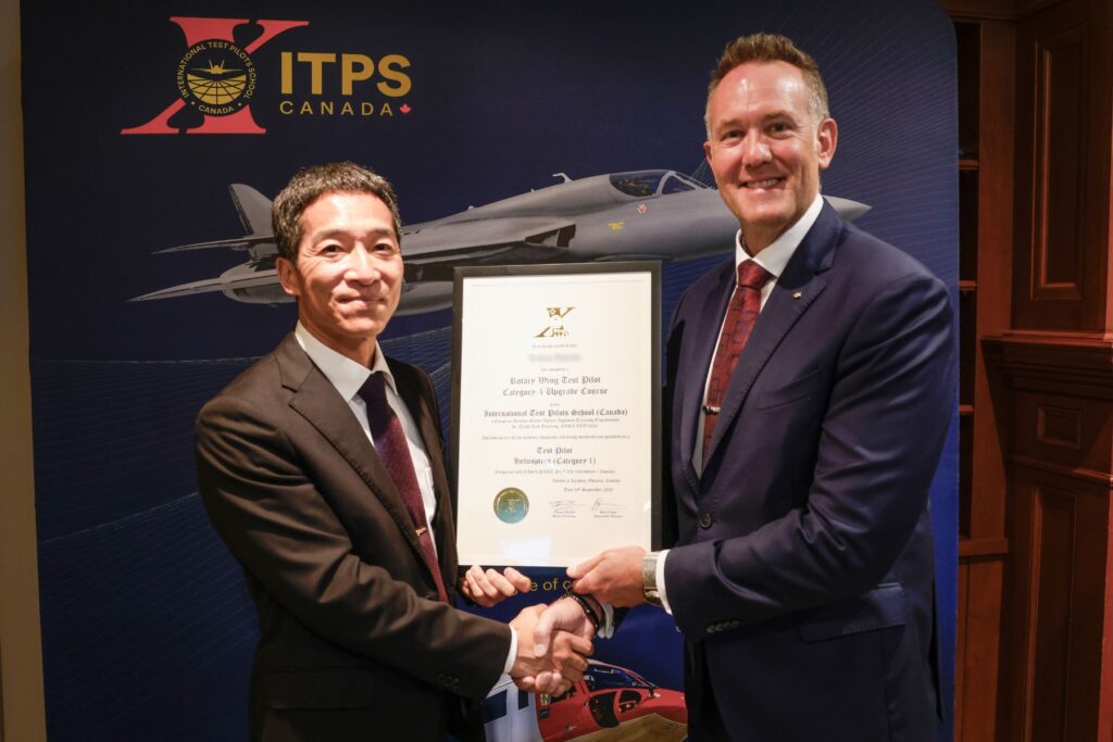 yes (5) ITPS graduate with ITPS CEO, Dave Lohse