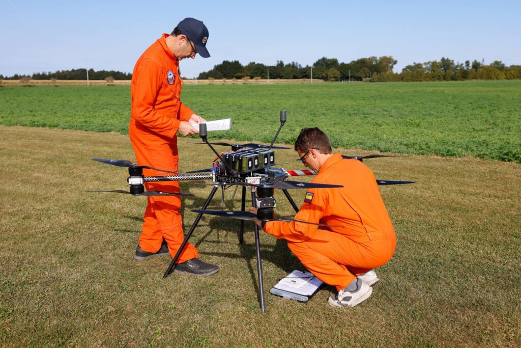 1 Michael Mulquiney and Gustavo Ulloa with Freespace Callisto in field