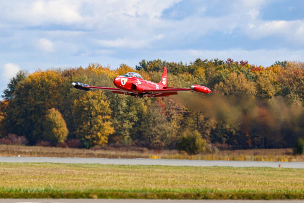 yes (3) red T-33 T-Bird flying