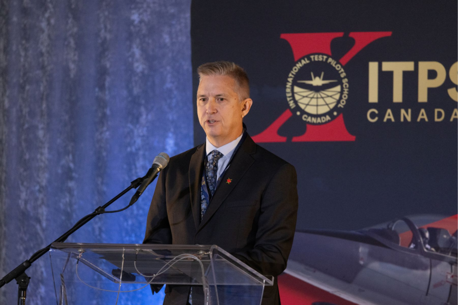 4 presenter at ITPS Canada podium