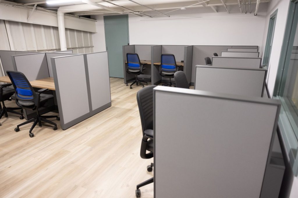 yes (9) Desks and chairs in upstairs of ITPS student lounge