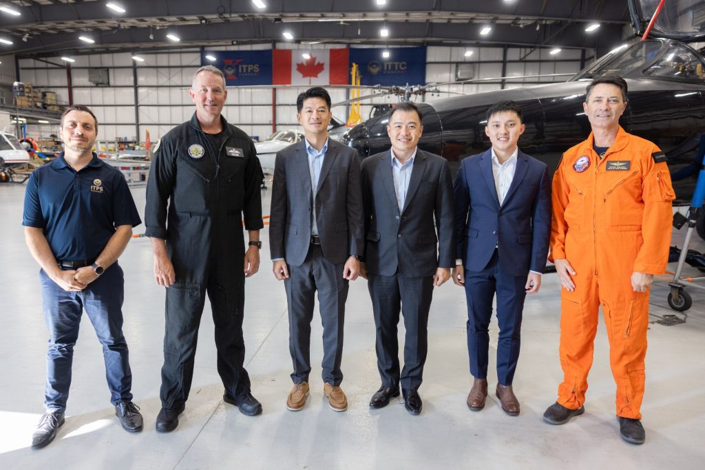 1st photo ITPS team leaders with RSAF visitors in ITPS hangar
