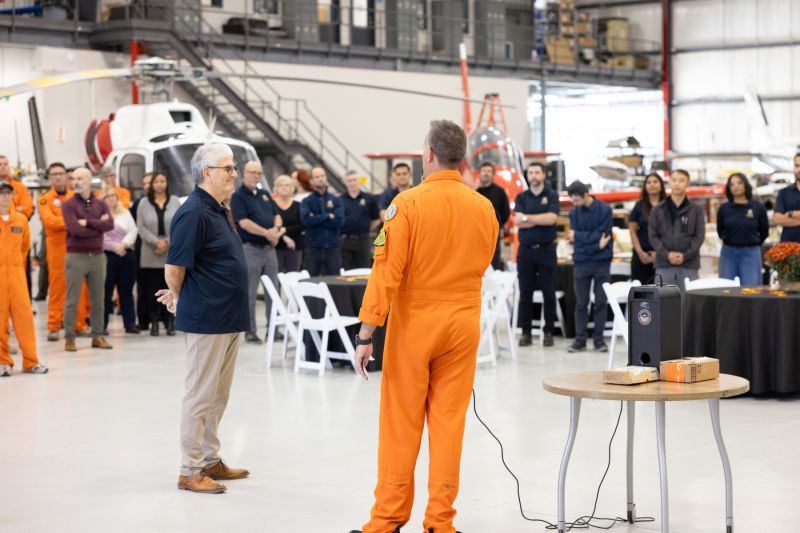 1791746783736 Dave Lohse and Giorgio Clementi give presentation to ITPS team in hangar