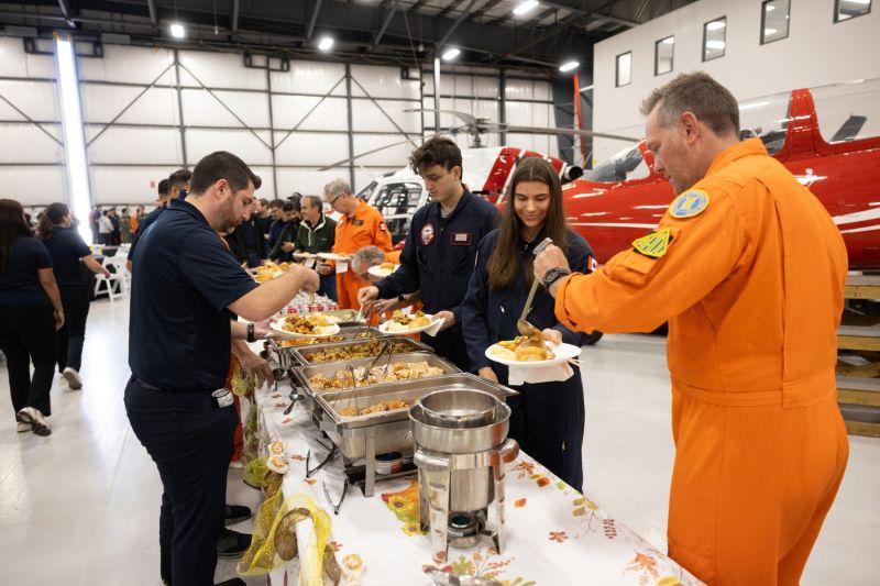 1791746783990 Dave Lohse serving thanksgiving food to ITPS students
